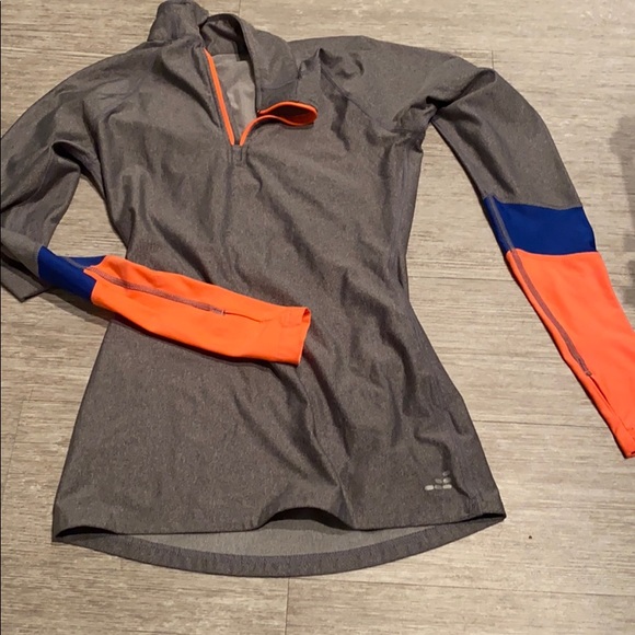 Workout top - Picture 1 of 1